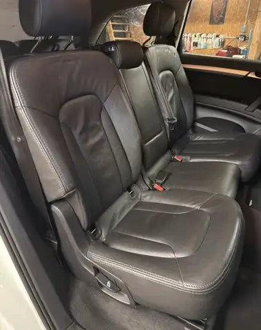 Audi Q7 view 8