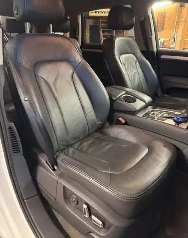 Audi Q7 view 6