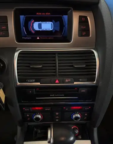Audi Q7 view 14