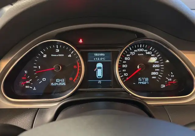 Audi Q7 view 12