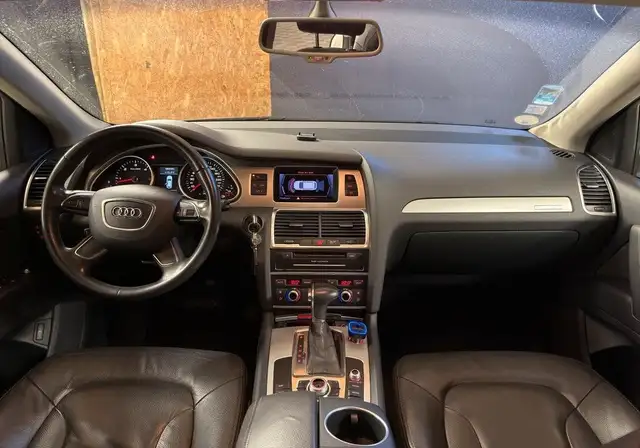 Audi Q7 view 7
