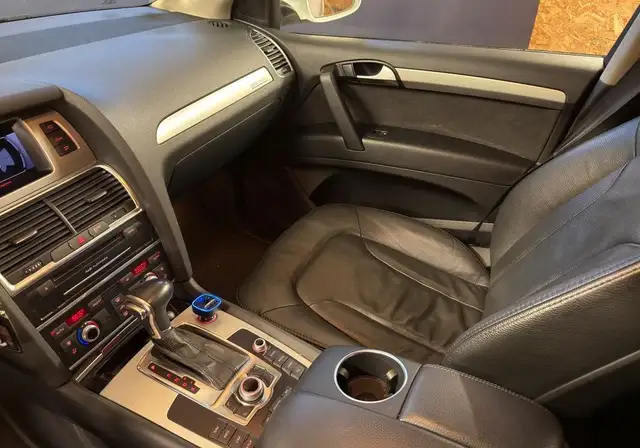 Audi Q7 view 15