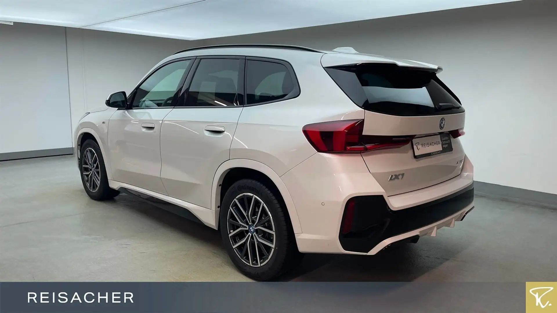 BMW iX1 IX1 A XDRIVE30 M-Sport,Pano,AHK,LCPlus,RFK,SSV Weiß - 2