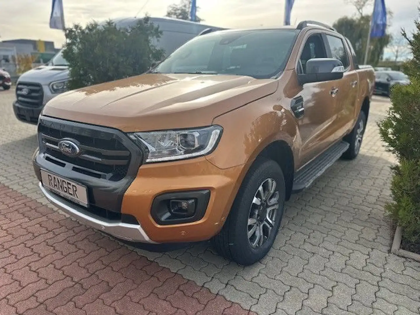 Ford Ranger Wildtrak 213PS Automatik *AHK|Navi|ACC* Orange - 2