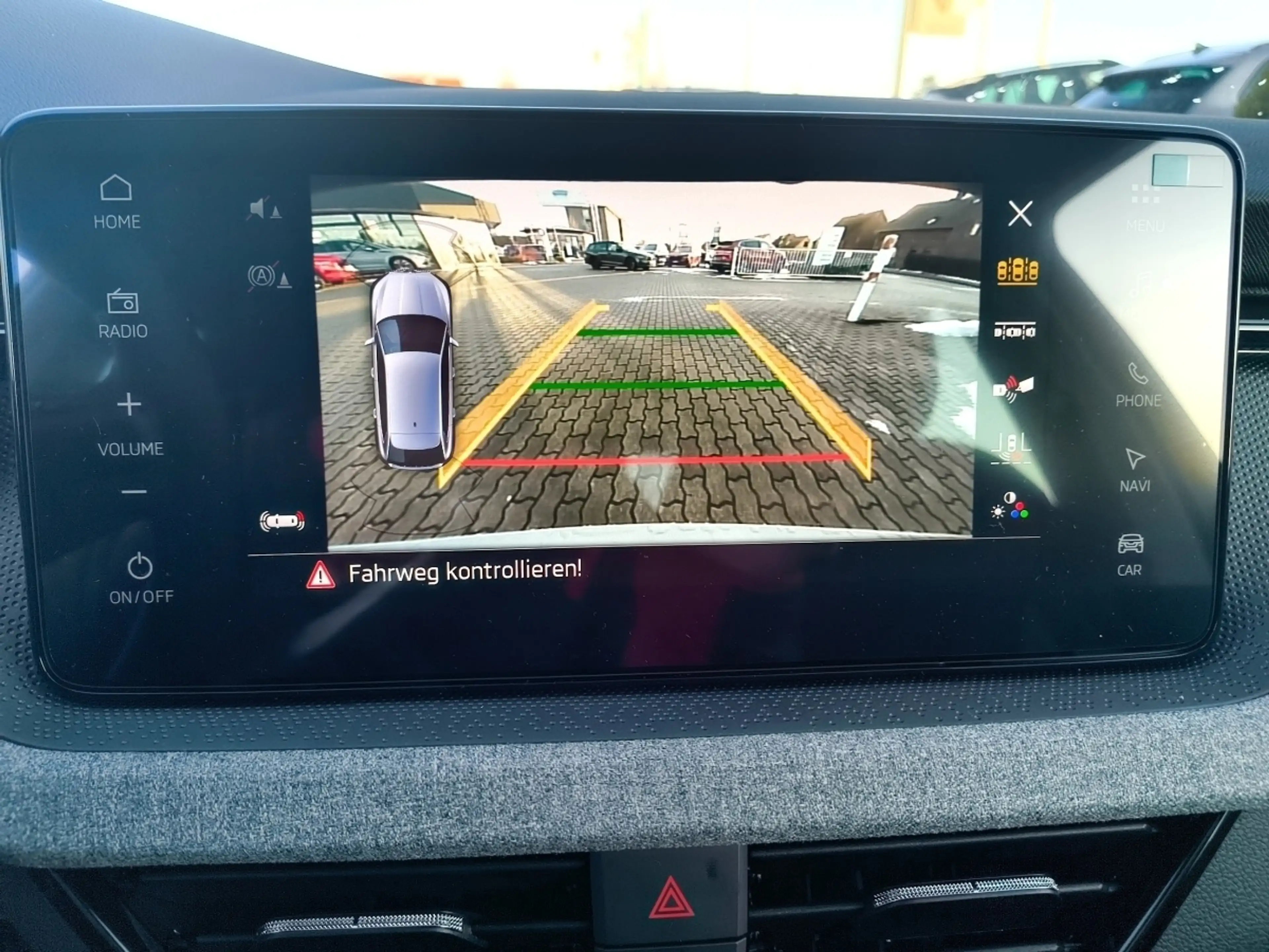 Skoda Scala 1.5 Selection DSG Matrix Navi AHK Klimaautomatik — photo 11