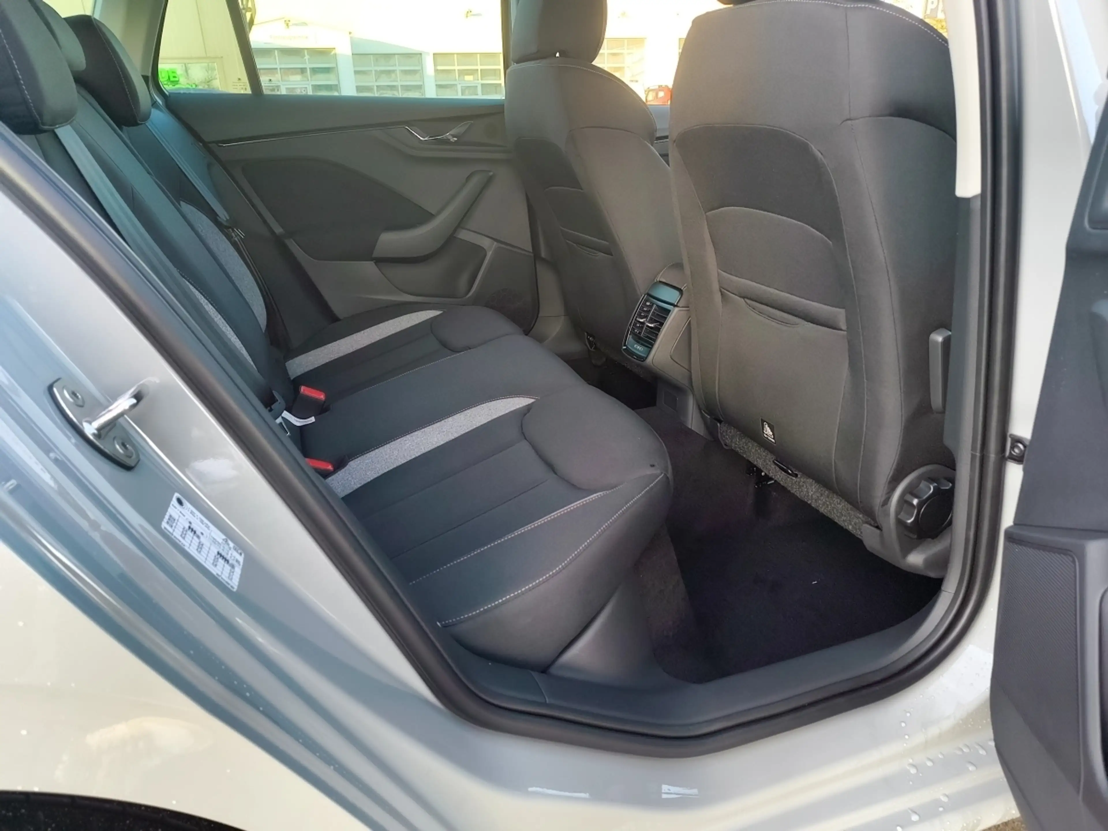 Skoda Scala 1.5 Selection DSG Matrix Navi AHK Klimaautomatik — photo 9