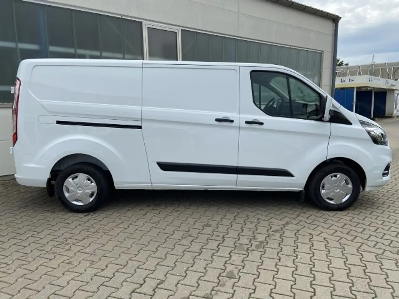 Ford Transit Custom 2.0 TDCi 300 L2 Trend — photo 3