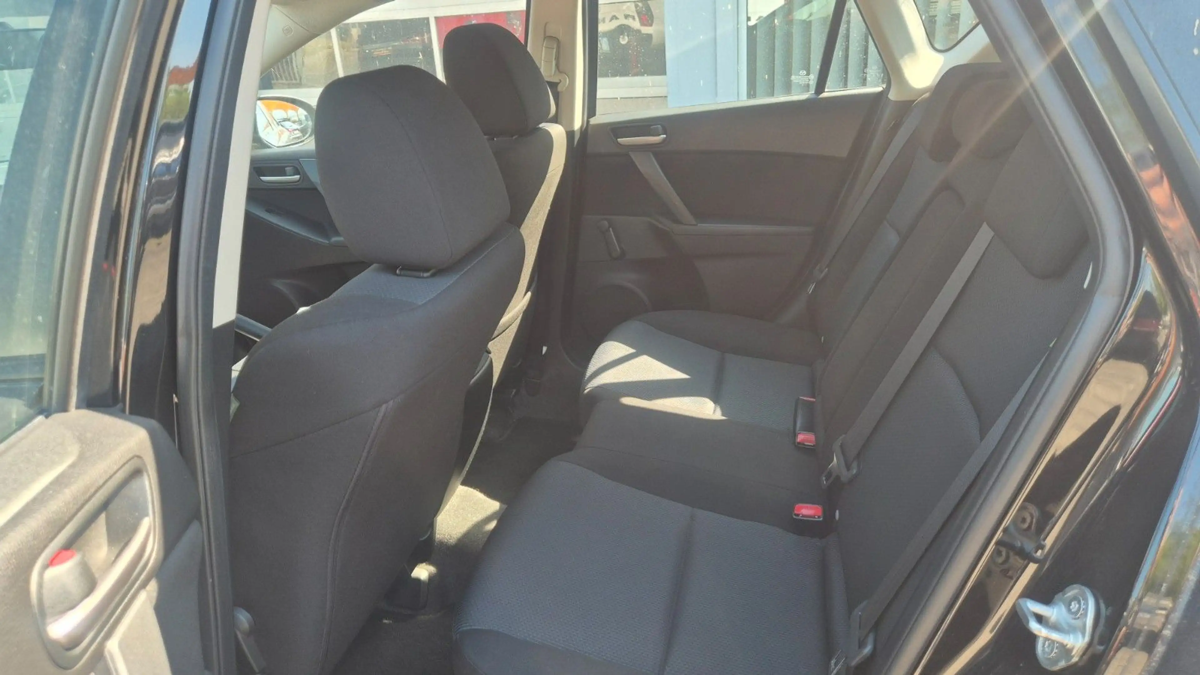 Mazda 3 Lim. Active 1.6 — photo 8