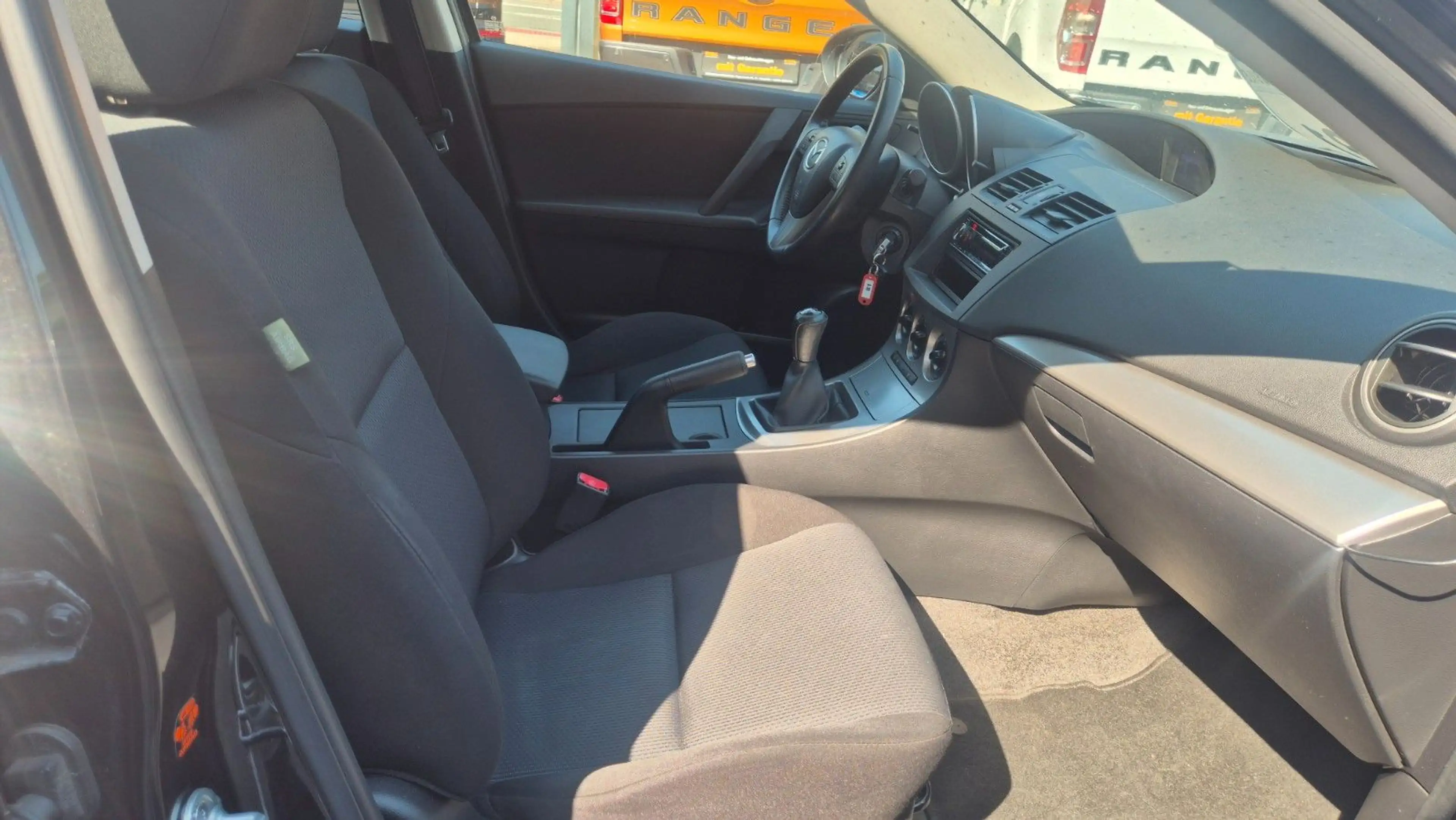 Mazda 3 Lim. Active 1.6 — photo 10