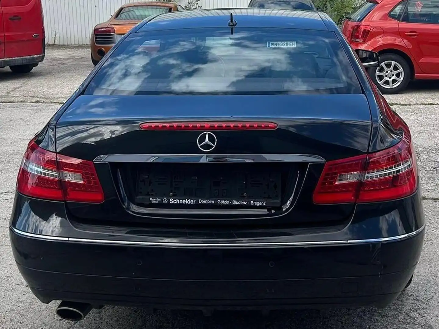 Mercedes-Benz E 220 CDI BlueEfficiency Schwarz - 1