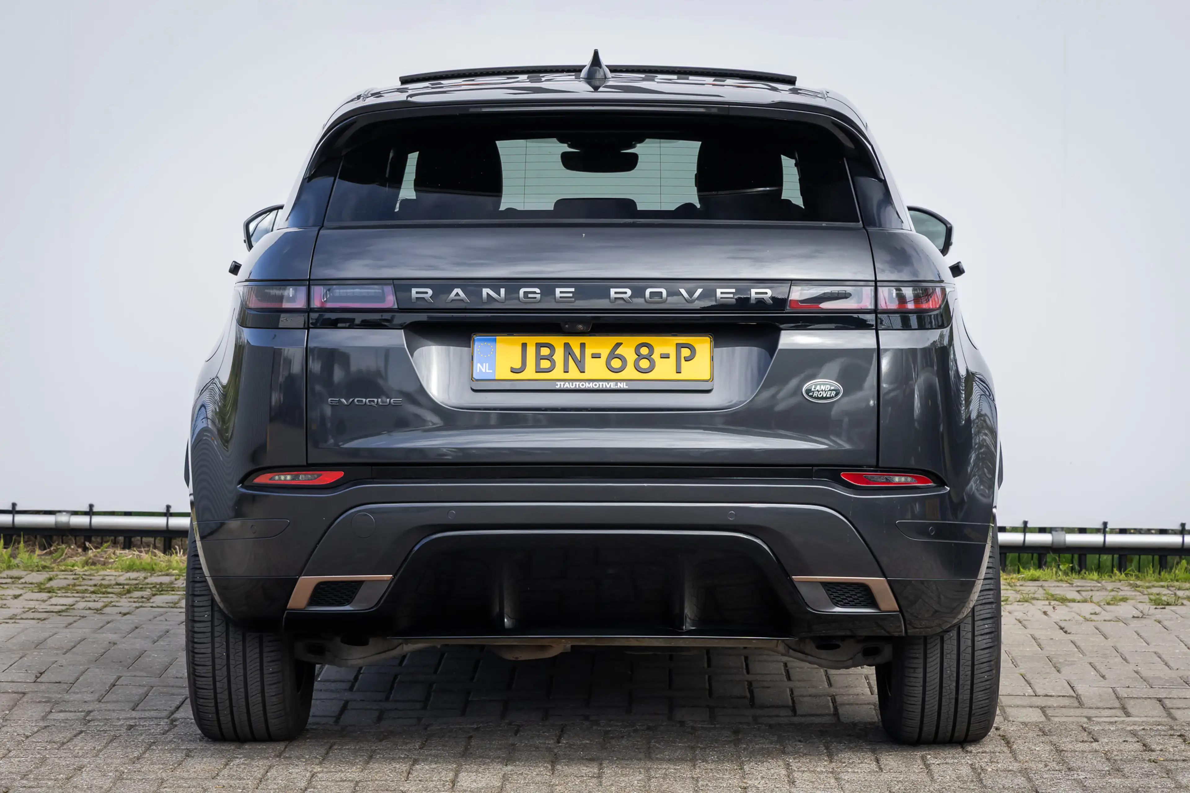 Land Rover Range Rover Evoque 1.5 P300e AWD R-D SE Panoramadak | Stoelverwarming — photo 5