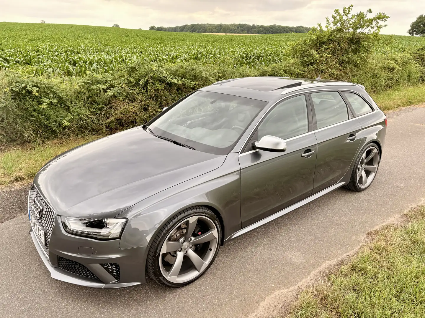 Audi RS4 Avant | Pano | B&O | 20“ Zoll Grau - 1