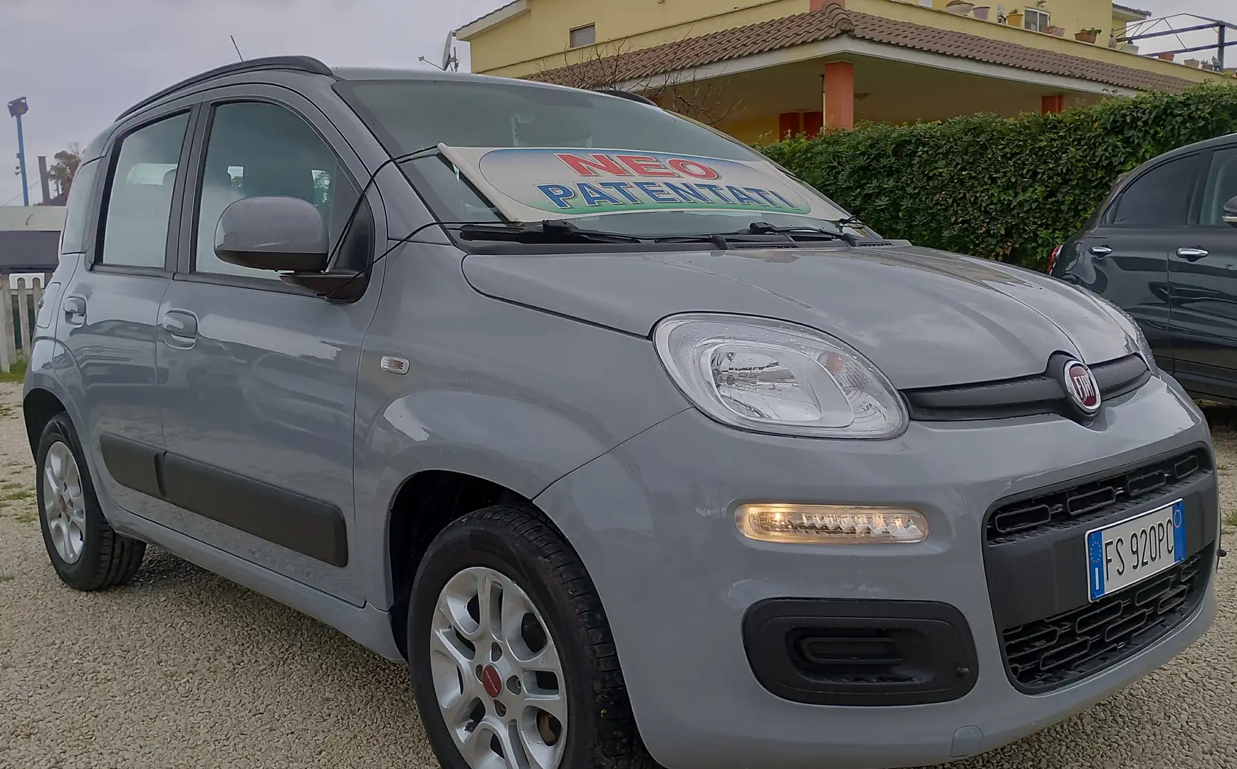 Fiat Panda Panda 1.2 Lounge SENSORI DI PARCHEGGIO CERCHI LEGA Gris - 2