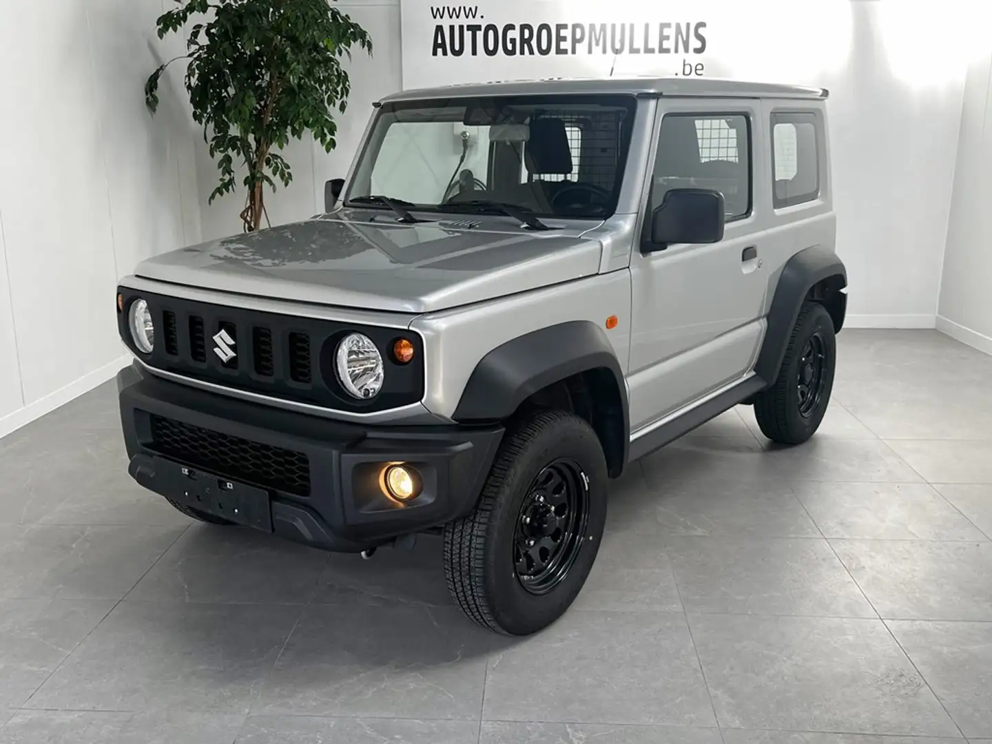 Suzuki Jimny 1.5 GL 4x4 | Trekhaak | Garantie tot 02/2029 Zilver - 1