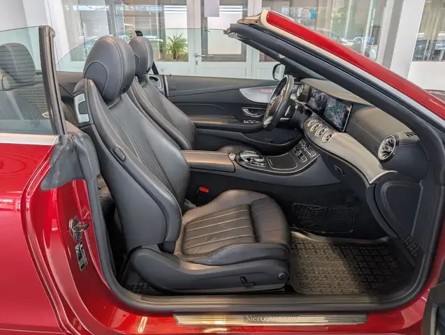 Mercedes-Benz E-Class view 3