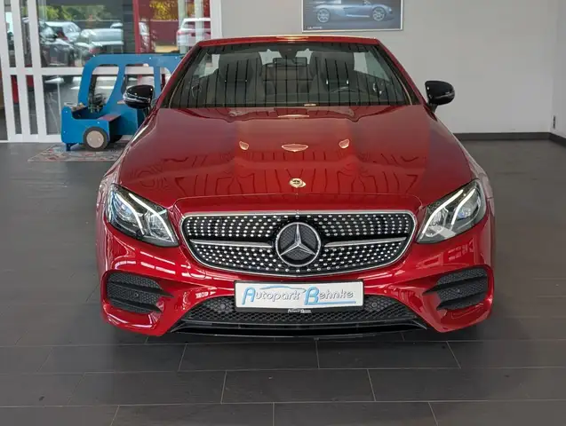 Mercedes-Benz E-Class view 4
