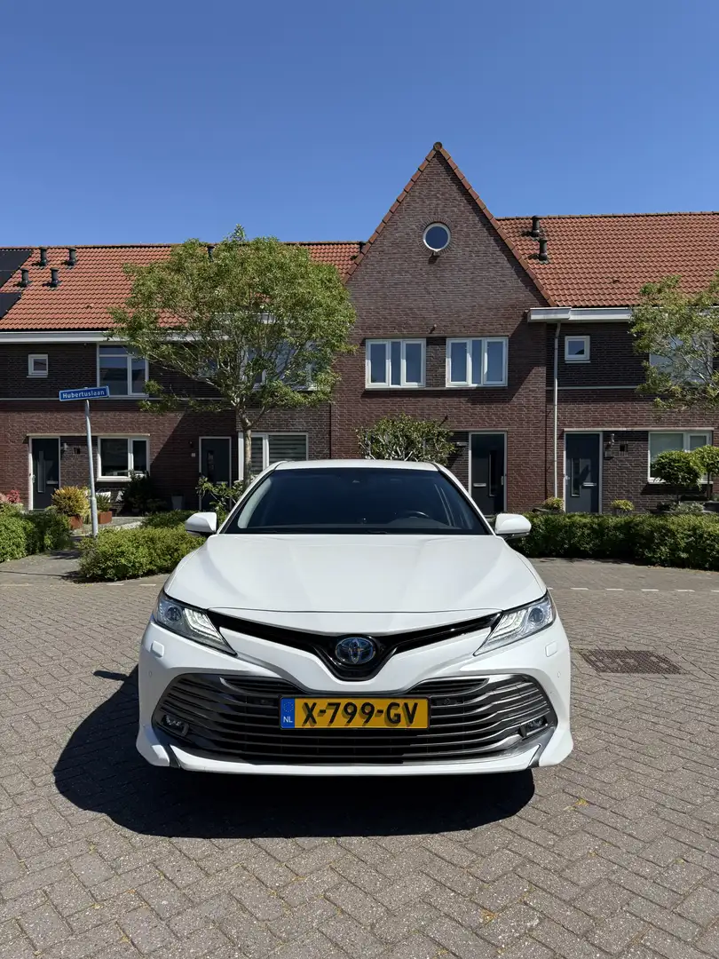Toyota Camry Luxury - 1