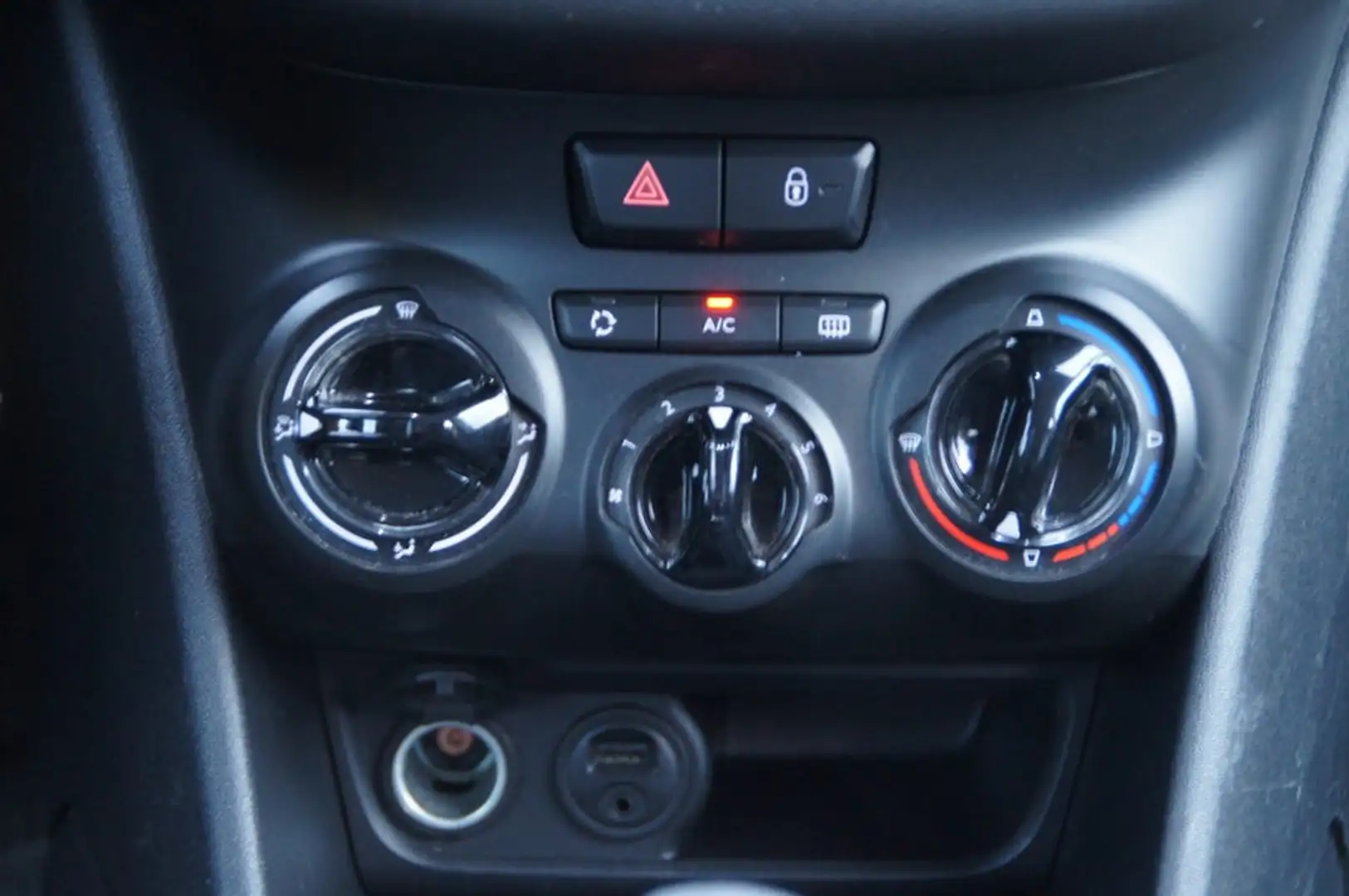 Peugeot 208 208 AFFAIRE 1.6 BLUEHDI 100 BVM5 PREMIUM - 2