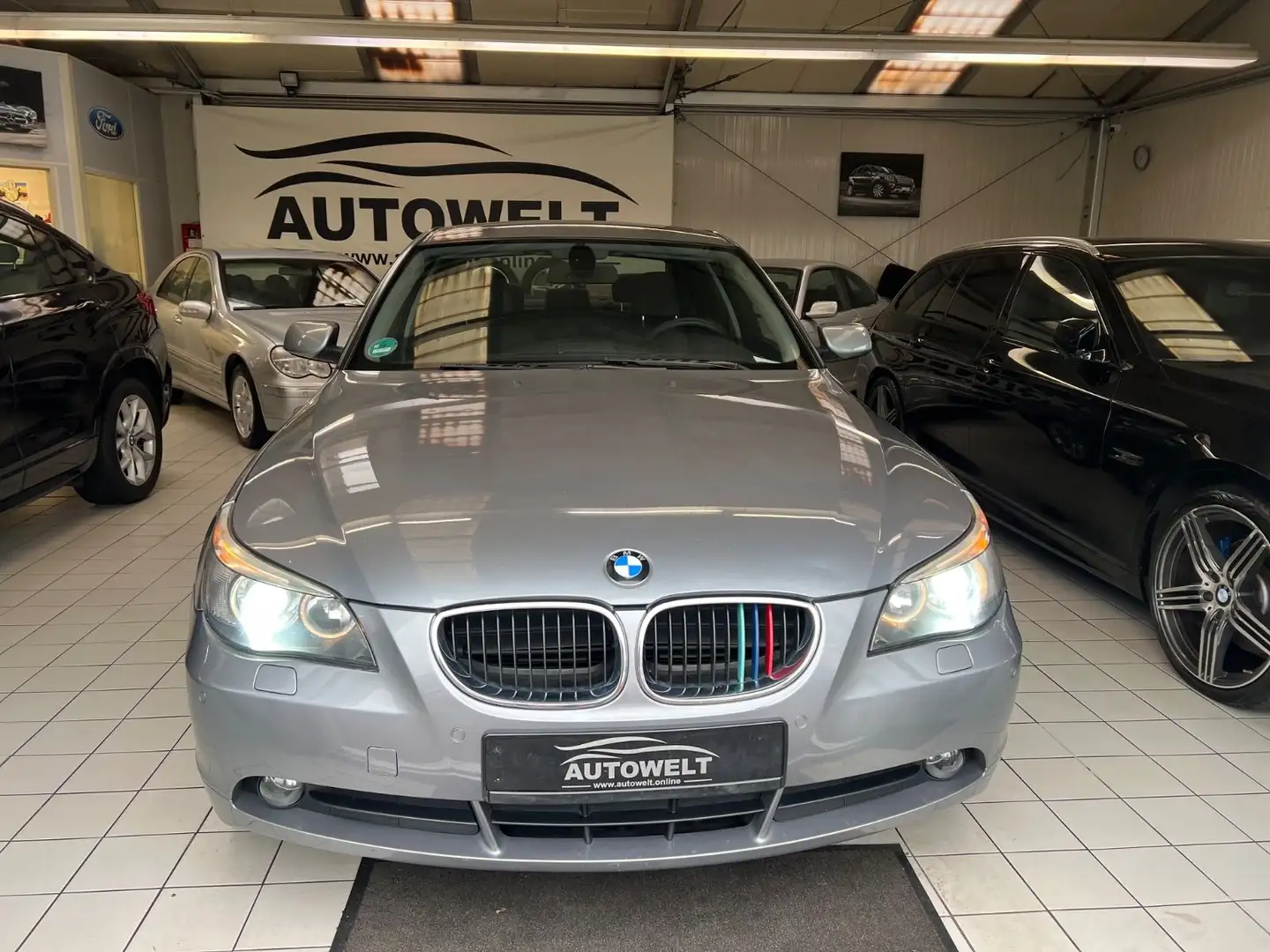 BMW 520 i E60 Lim. 2,2L 6 Zylinder*TÜVneu*Service*AHK Grau - 2