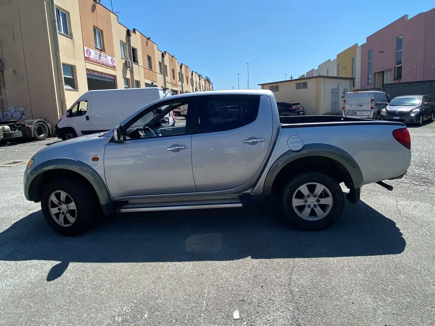 Mitsubishi L200 L200 d.cab 2.5 tdi GL 4wd 115cv Grigio - 2