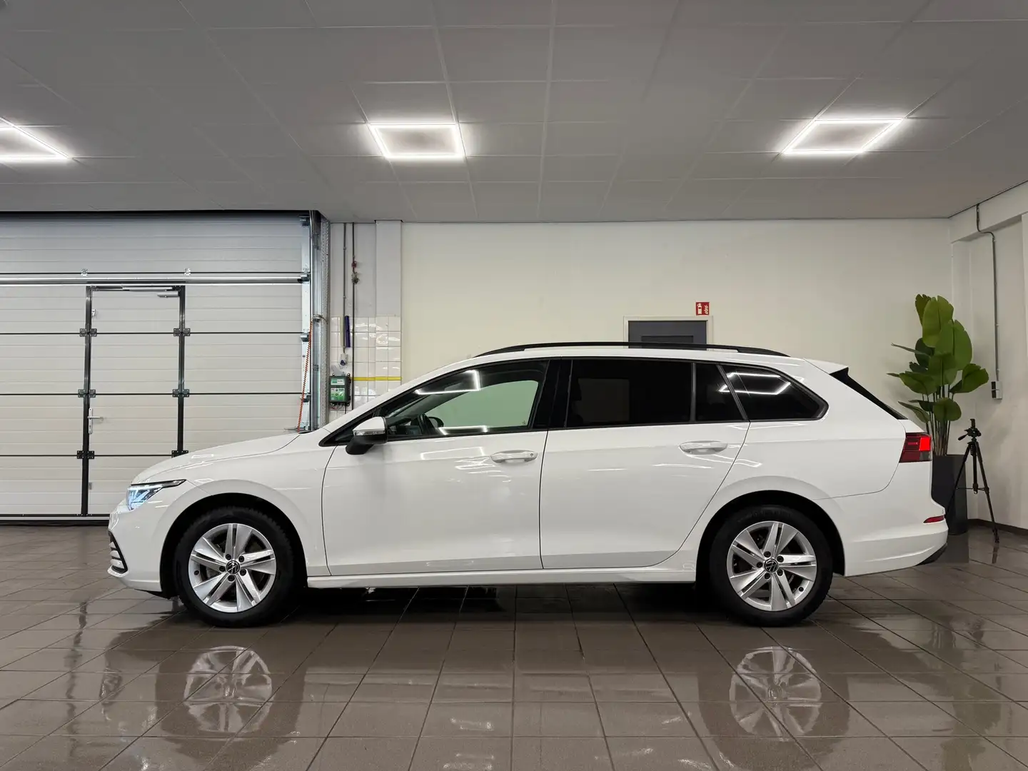 Volkswagen Golf Variant 1.0 TSI Life * Dealer onderhouden / Carplay / Virt Wit - 2