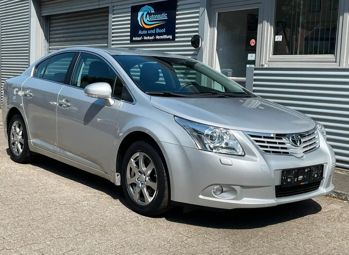 Toyota Avensis AVENSIS 1.8 KLIMAAUT SITZHZNG XENON 1.Hd RENTNER Zilver - 1