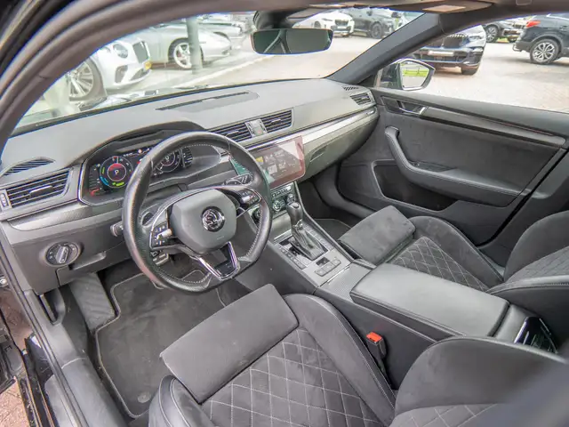 Skoda Superb view 12