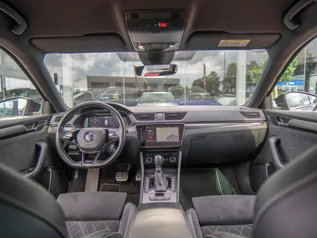 Skoda Superb view 3