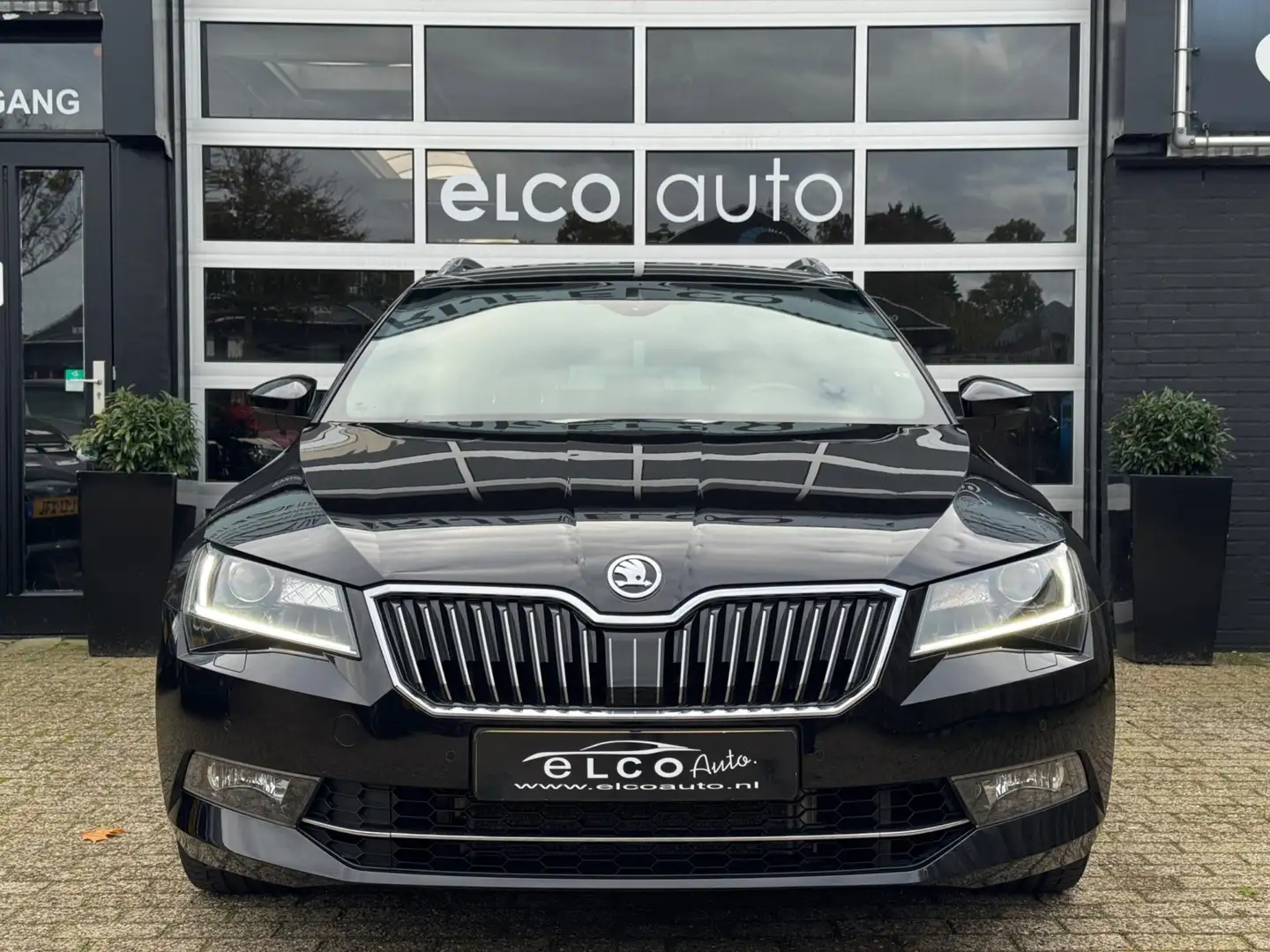 Skoda Superb Combi 2.0 TSI 4x4 Laurin & Klement Business Zwart - 2