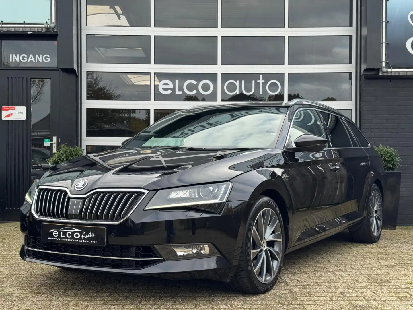 Skoda Superb Combi 2.0 TSI 4x4 Laurin & Klement Business Zwart - 1