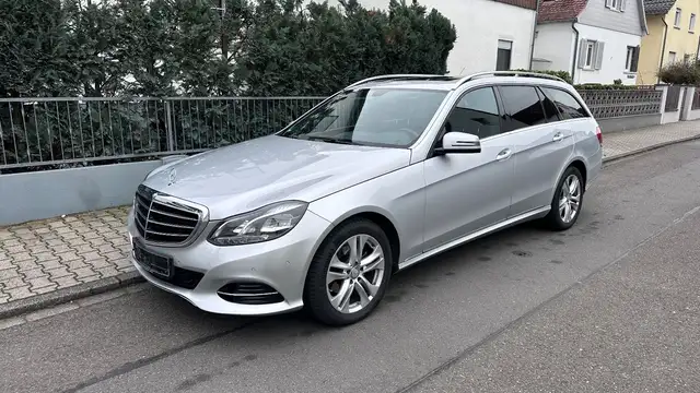 Mercedes-Benz E 220 E T-Modell E 220 CDI BlueEfficiency, Autom