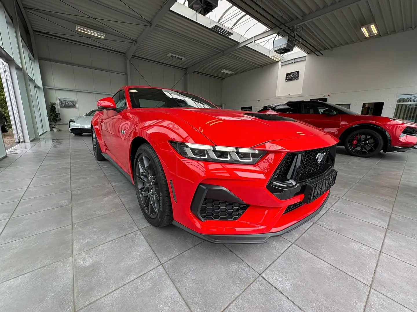 Ford Mustang Fastback 5.0 Ti-VCT V8 328 GT/Sofort Rouge - 2
