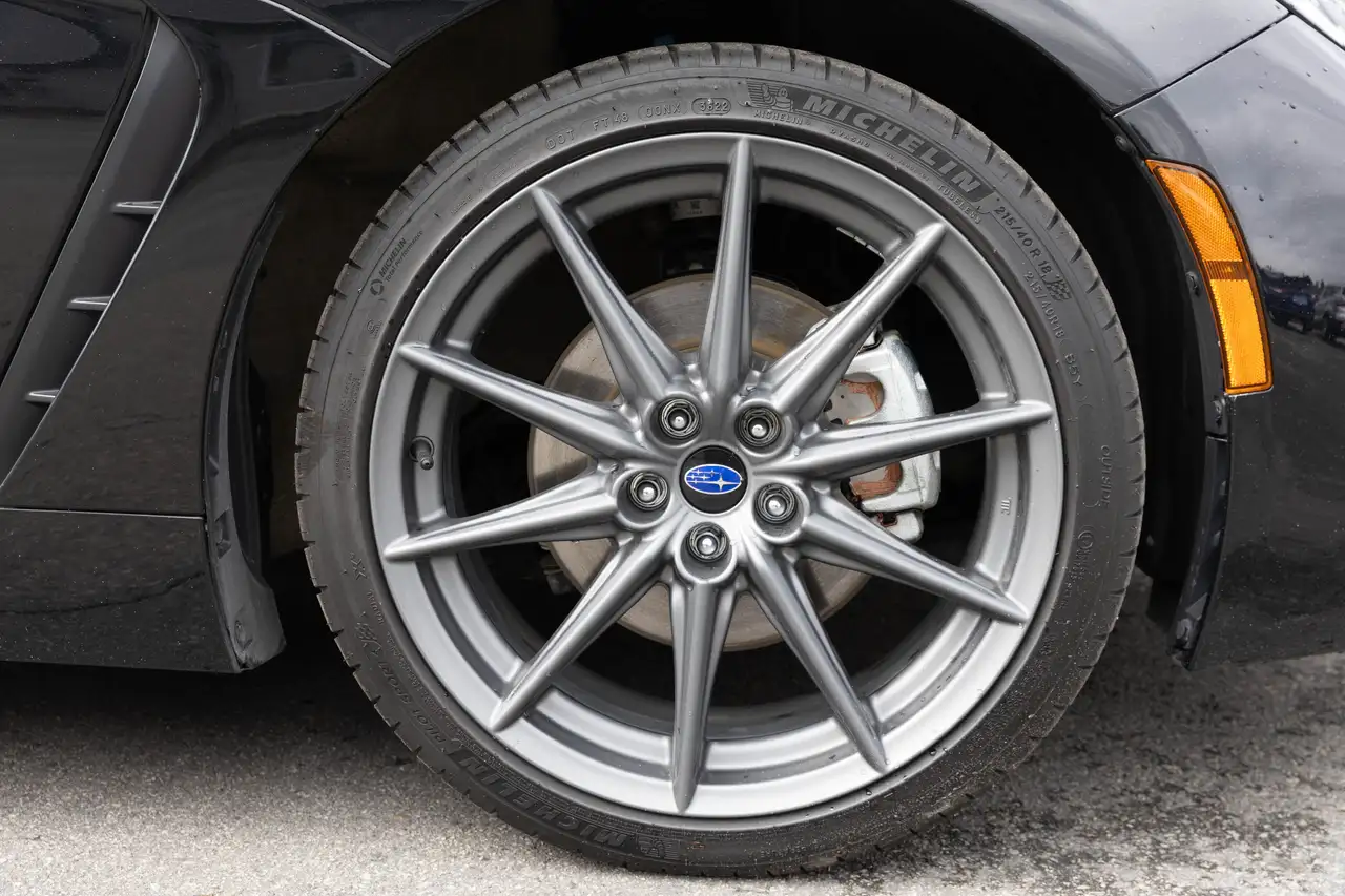 Subaru BRZ снимка Subaru BRZ