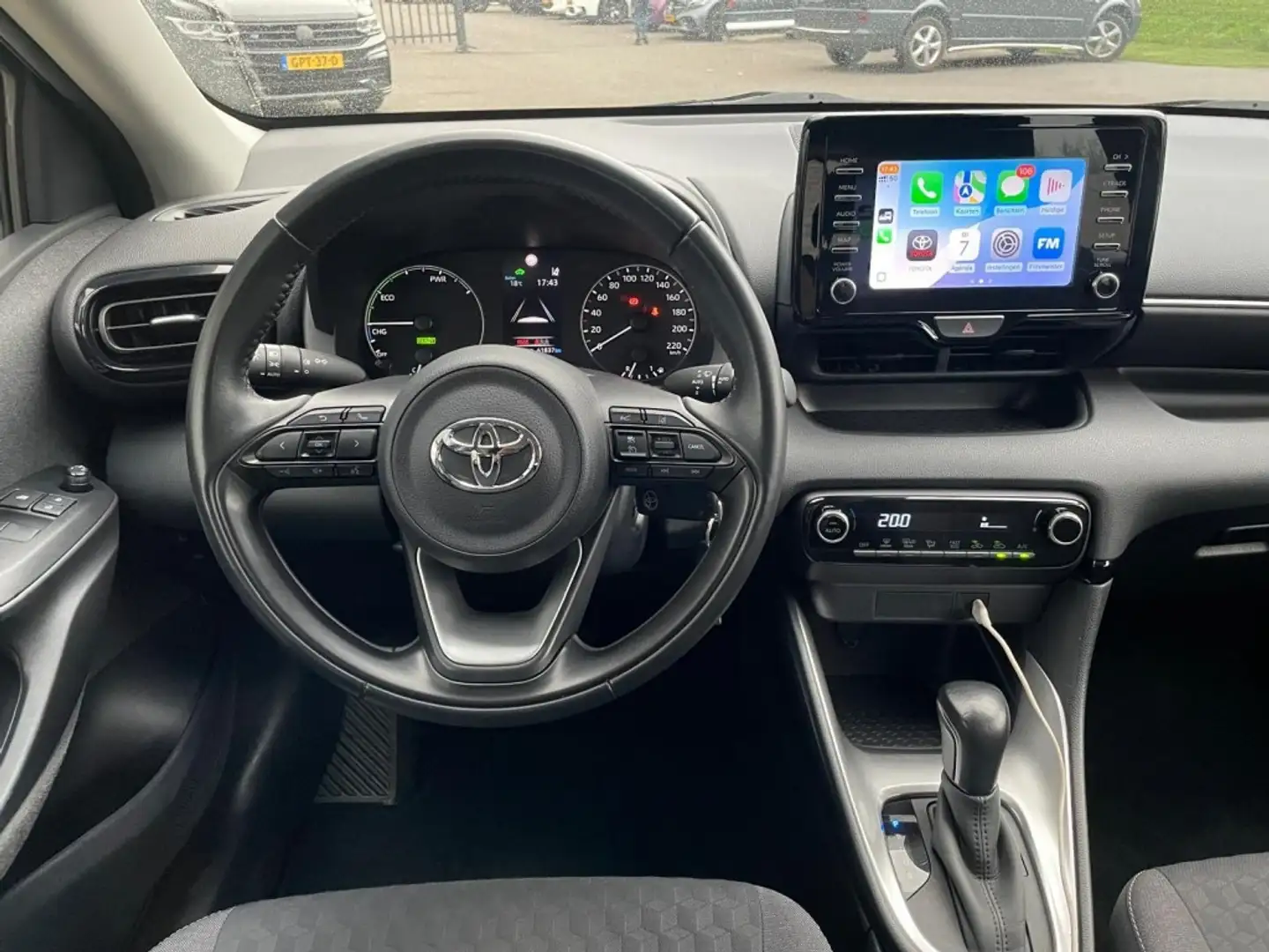 Toyota Yaris 1.5 HYBRID, Camera, Acc, Carplay, Laneassist, Dab+ Grijs - 2