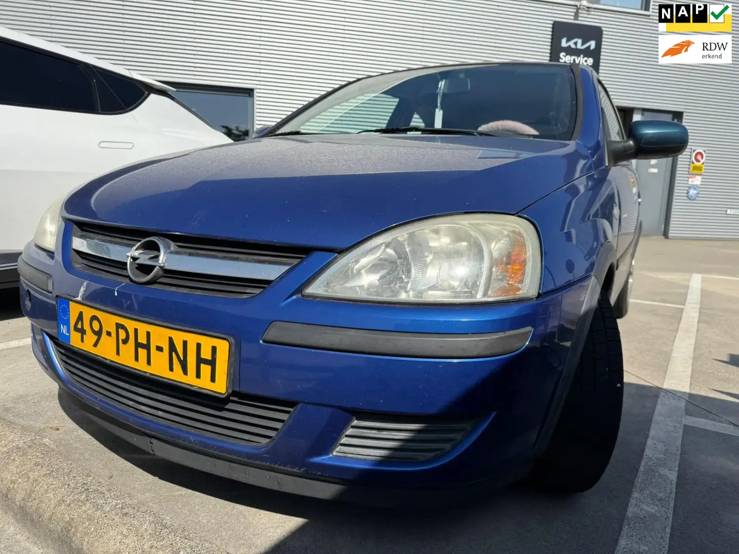 Opel Corsa 1.2-16V Maxx AIRCO APK T/M 3-7-2026 Blauw - 1