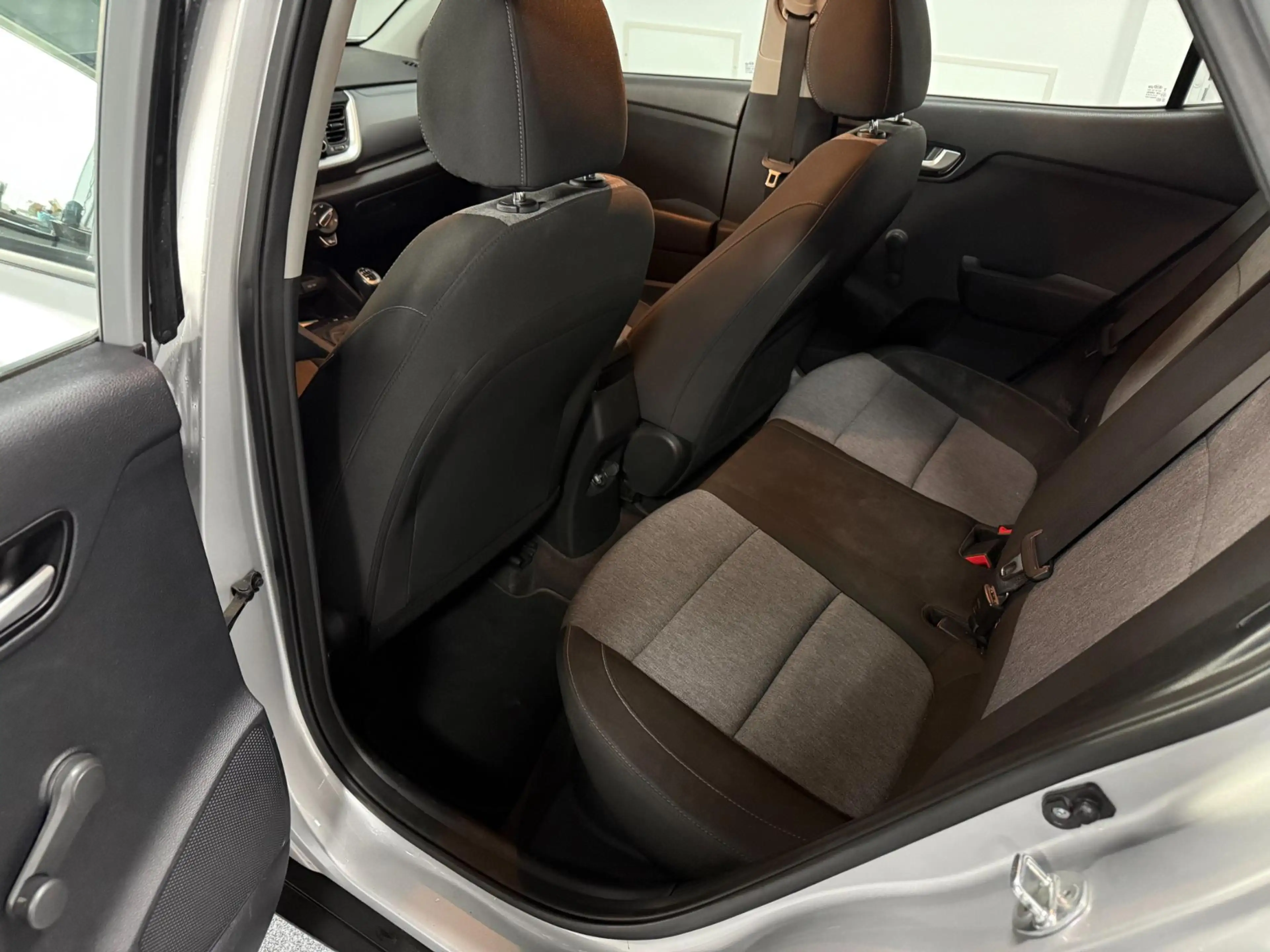 Kia Stonic 1.0 T-GDi DynamicLine Apple-Carplay Navi-Camera NL — photo 9