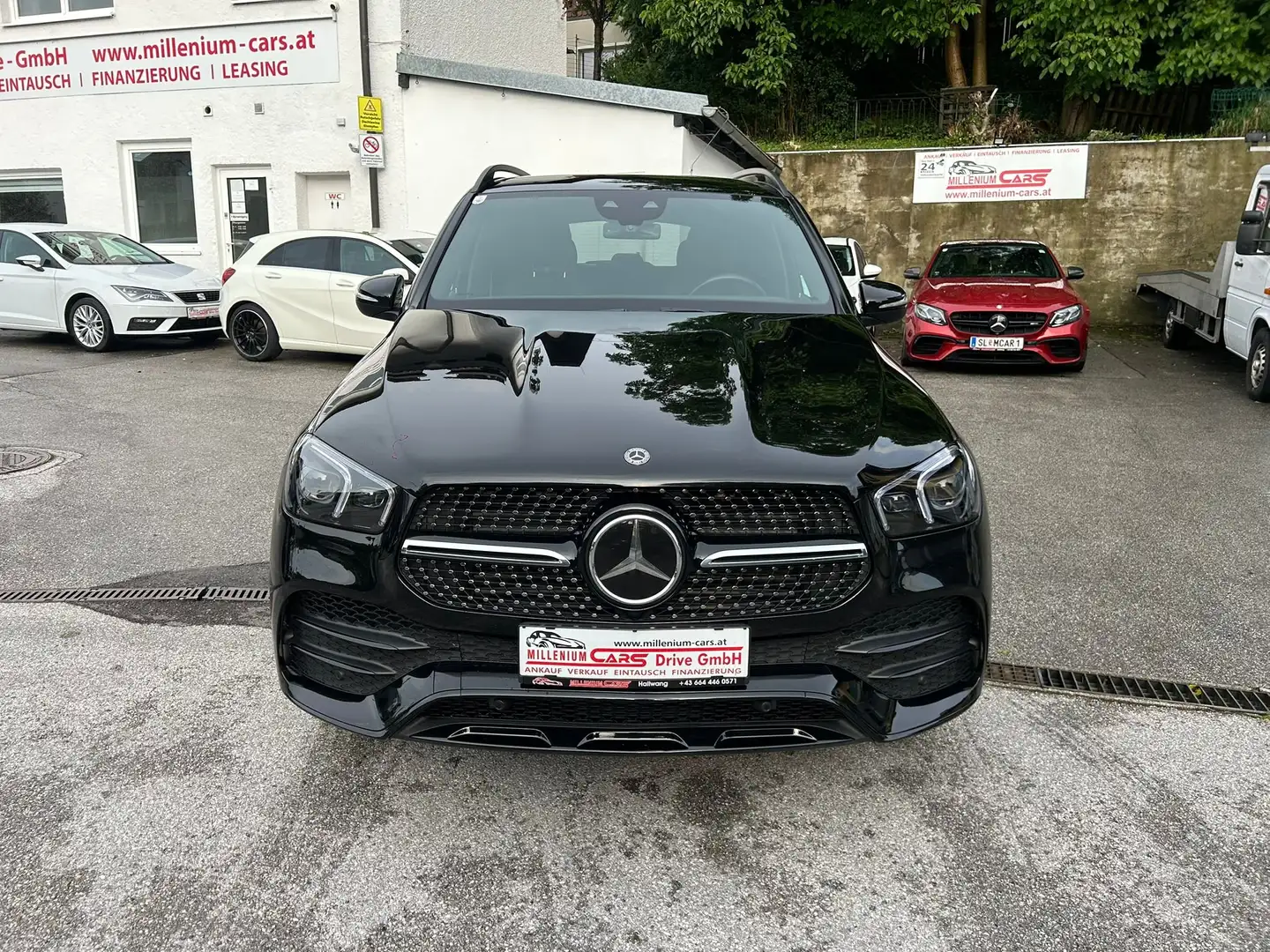 Mercedes-Benz GLE 350 d 4Matic Aut AMG Line crna - 2