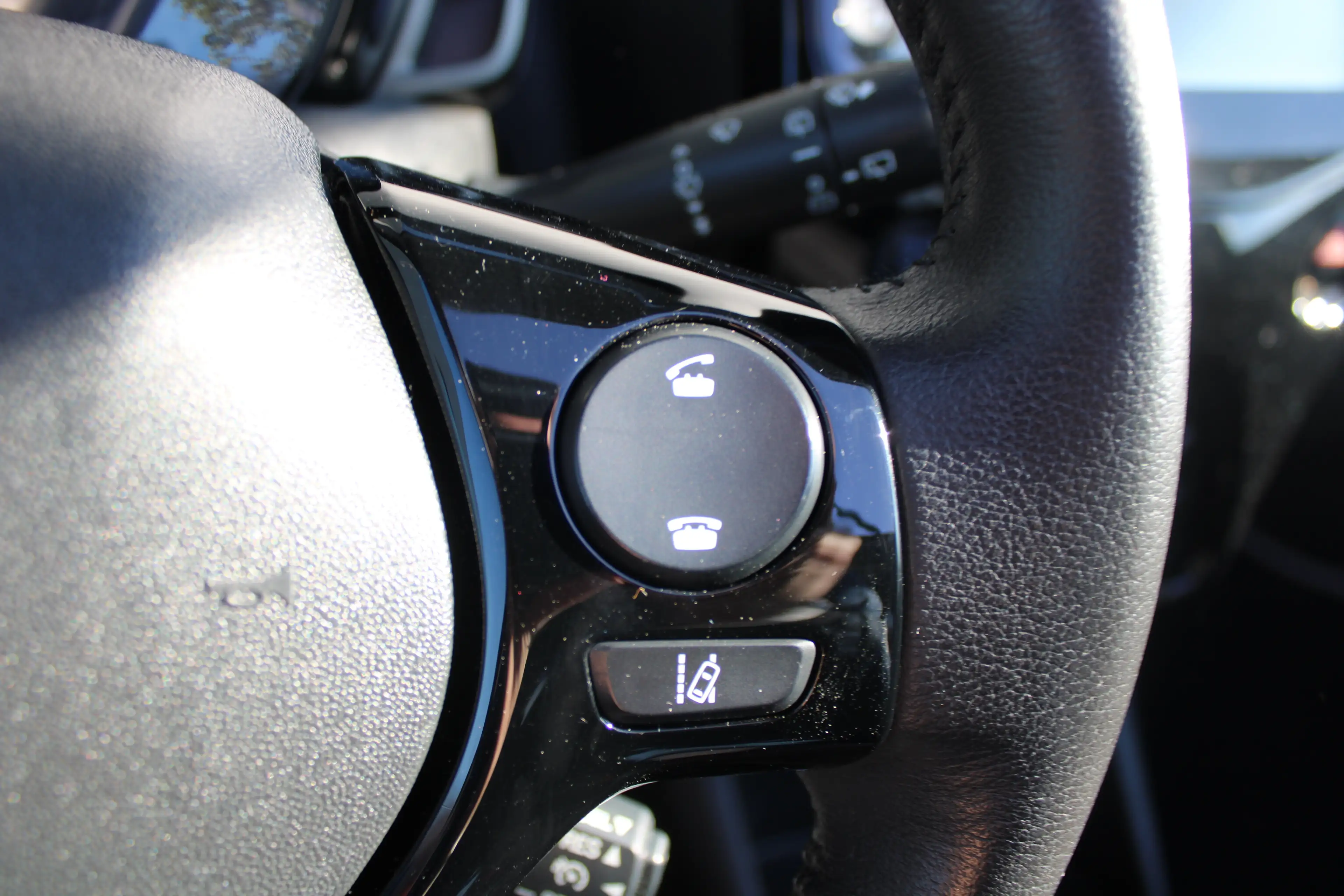 Peugeot 108 1.0 e-VTi Roland Garros TOP! | Navi by app | Apple — photo 25