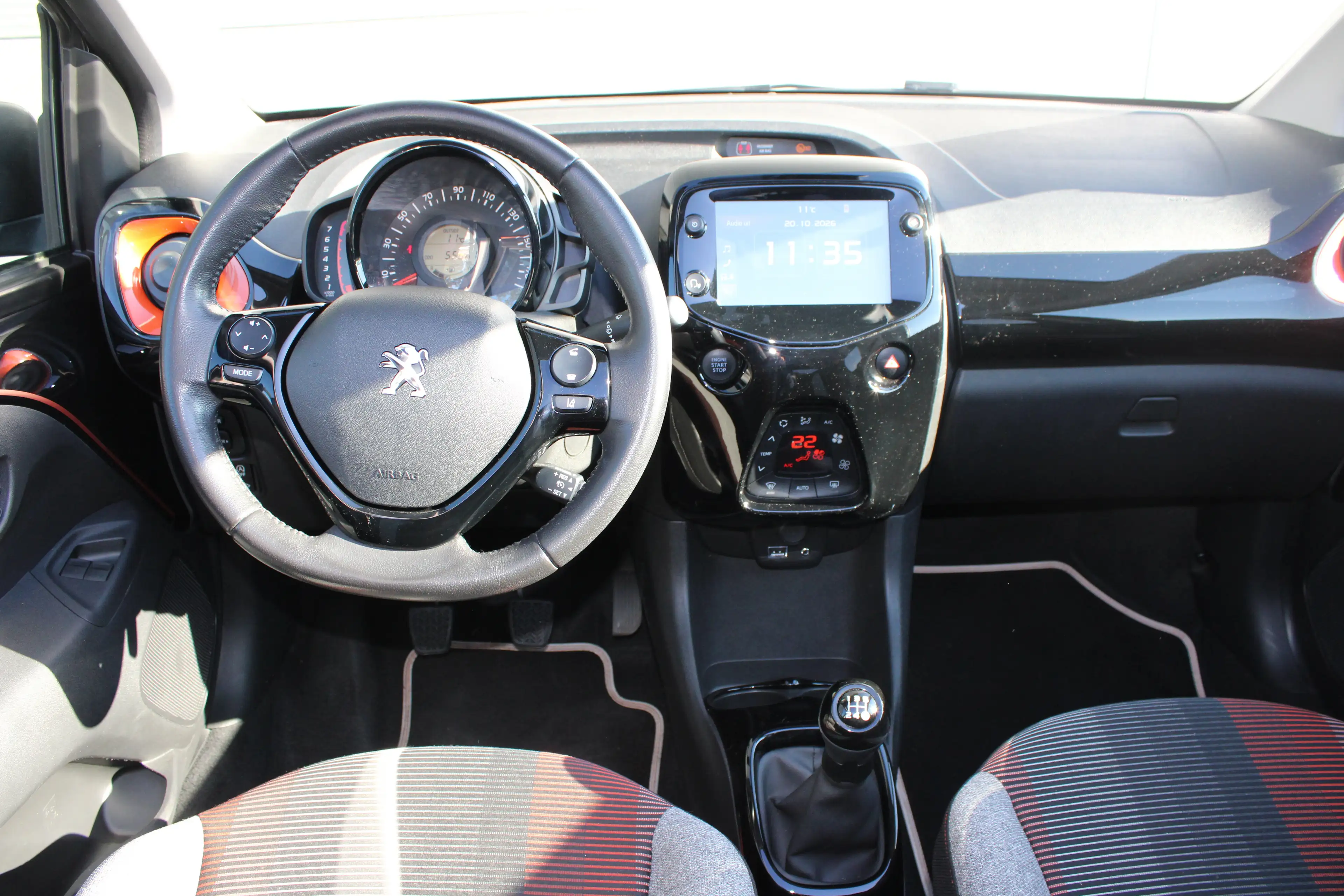 Peugeot 108 1.0 e-VTi Roland Garros TOP! | Navi by app | Apple — photo 16