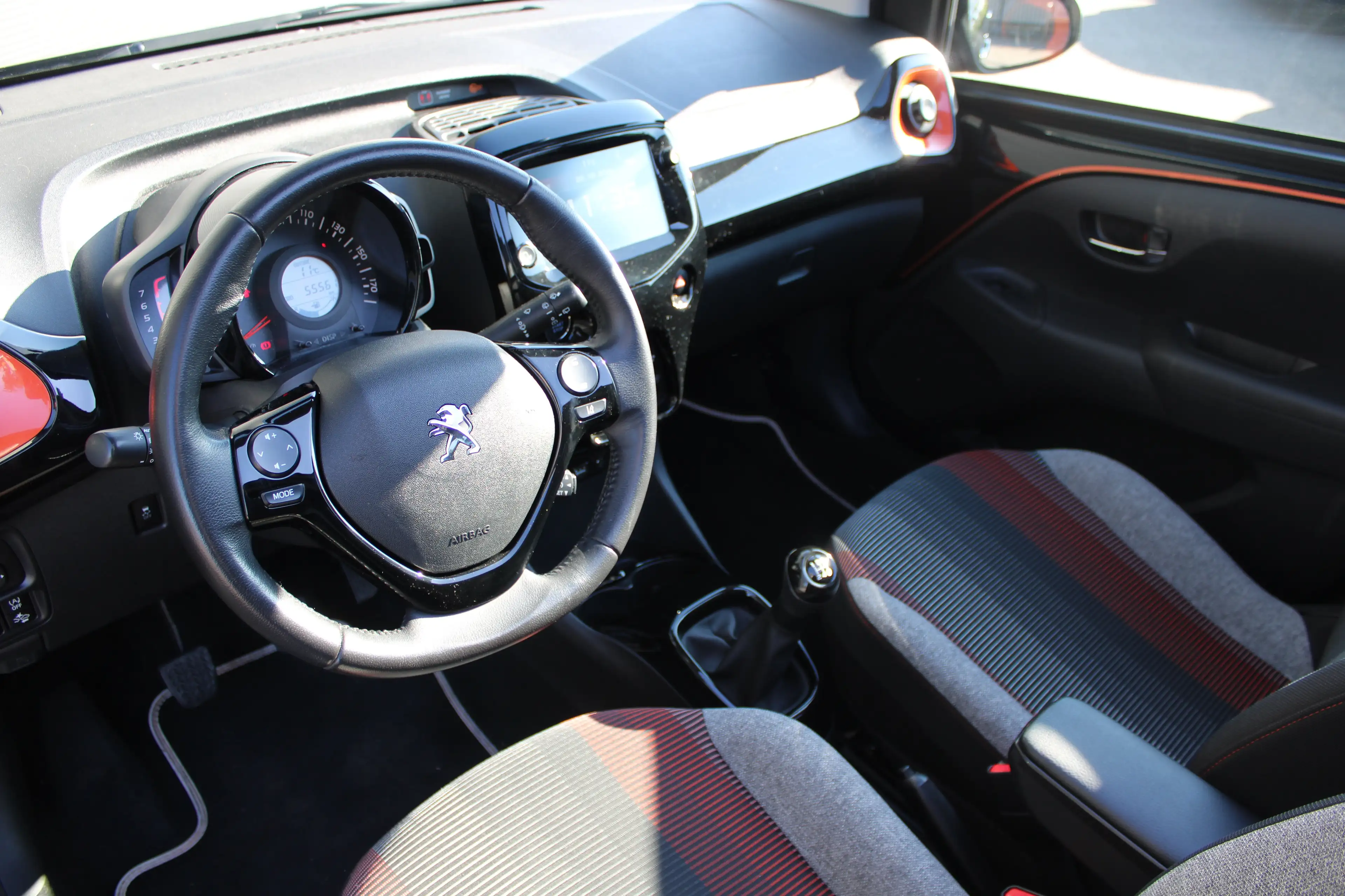 Peugeot 108 1.0 e-VTi Roland Garros TOP! | Navi by app | Apple — photo 19