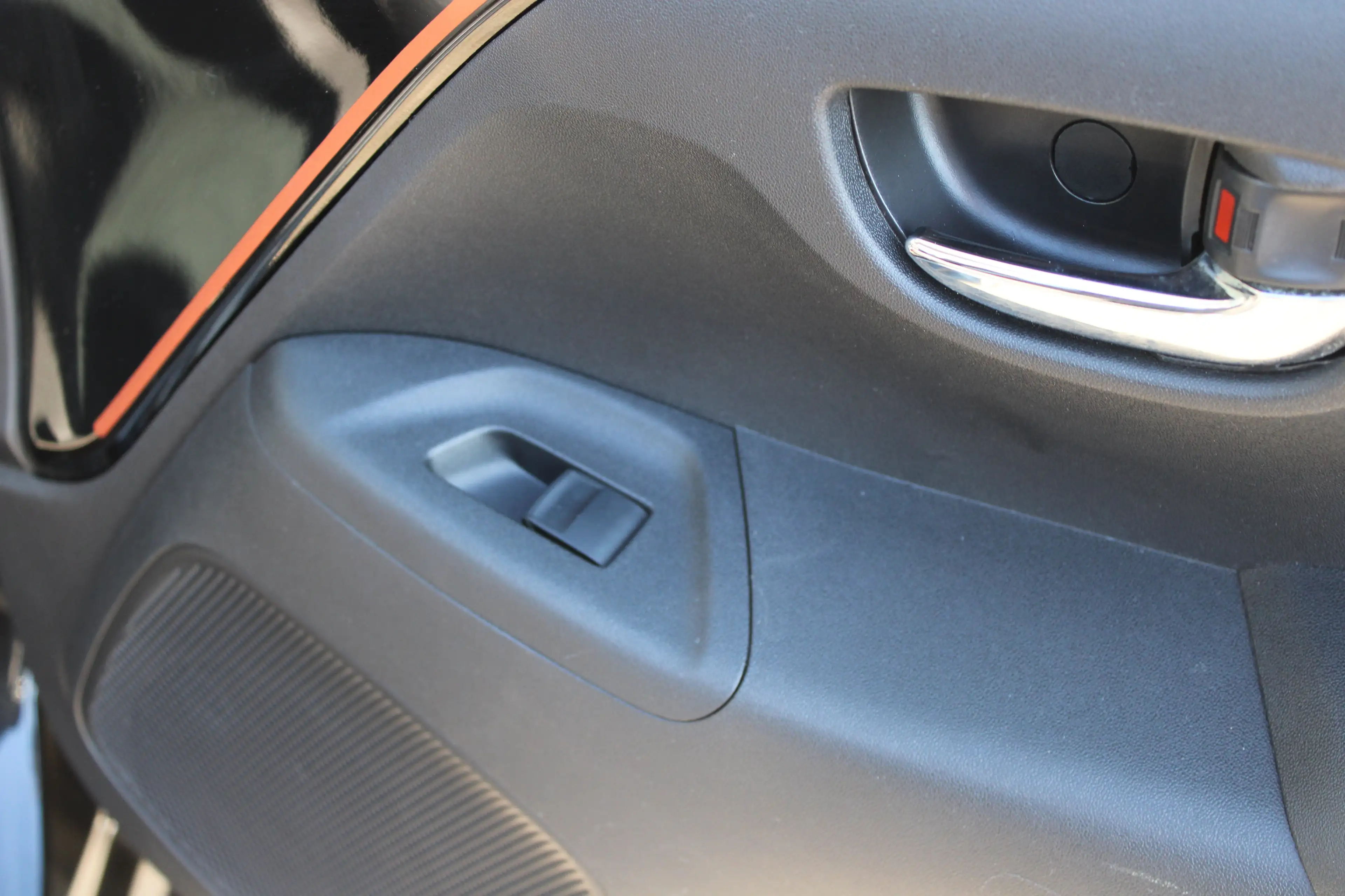 Peugeot 108 1.0 e-VTi Roland Garros TOP! | Navi by app | Apple — photo 7
