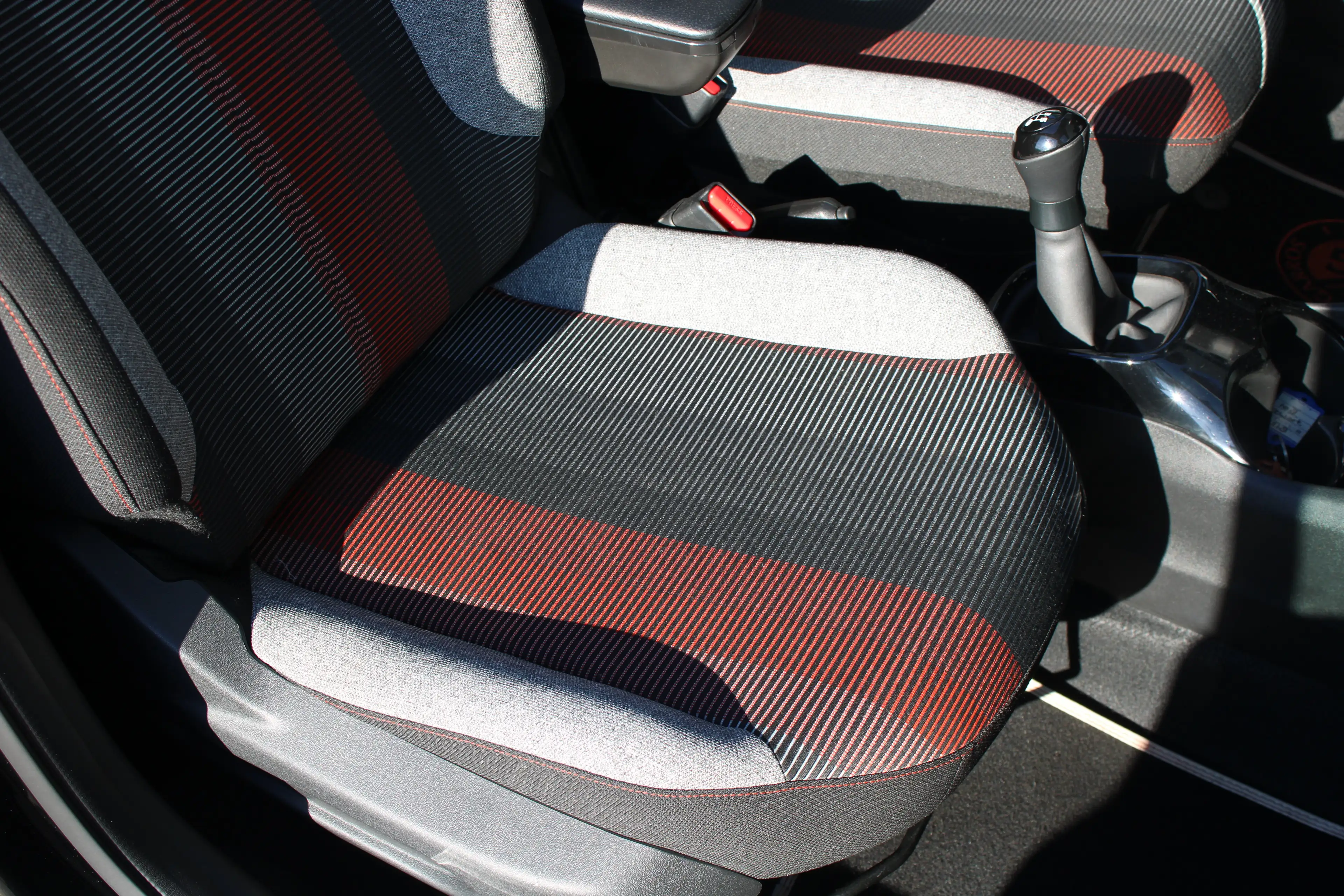 Peugeot 108 1.0 e-VTi Roland Garros TOP! | Navi by app | Apple — photo 5
