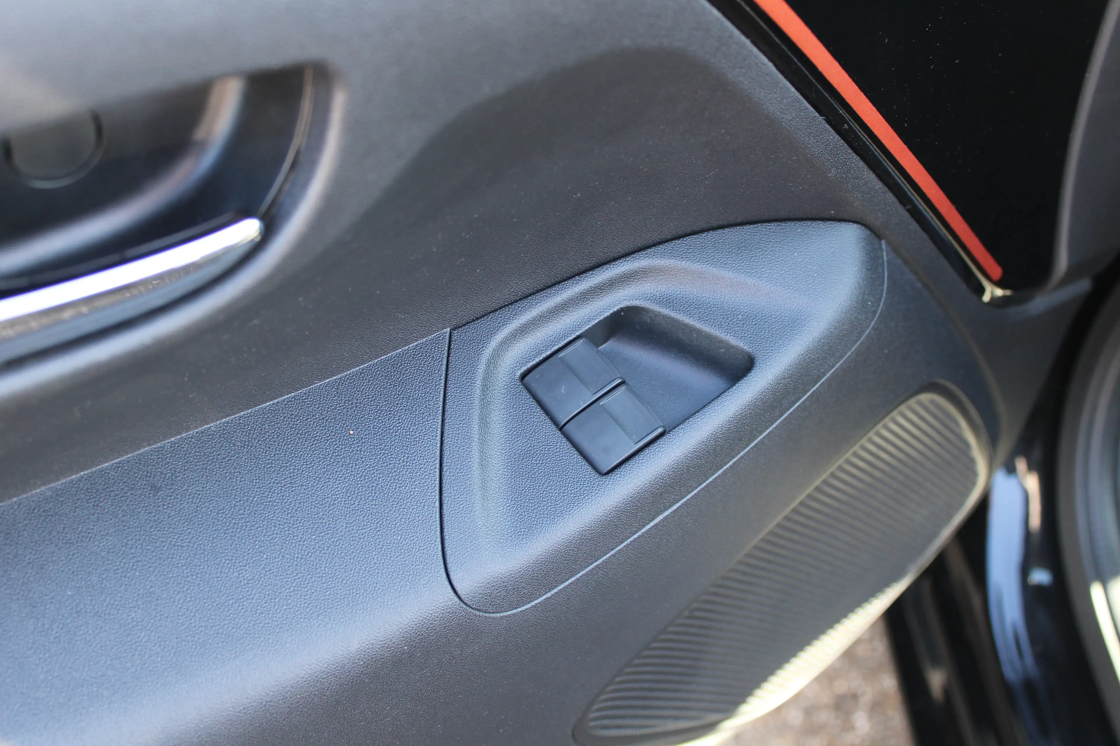 Peugeot 108 1.0 e-VTi Roland Garros TOP! | Navi by app | Apple — photo 18