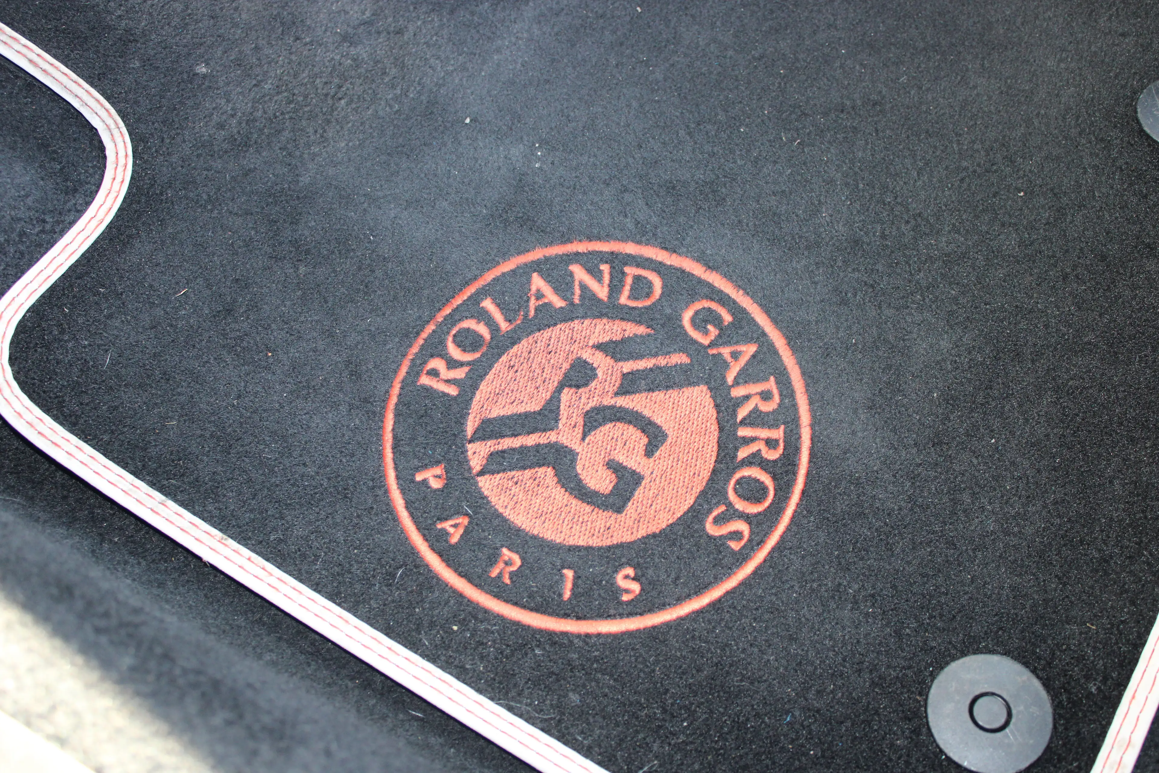 Peugeot 108 1.0 e-VTi Roland Garros TOP! | Navi by app | Apple — photo 22