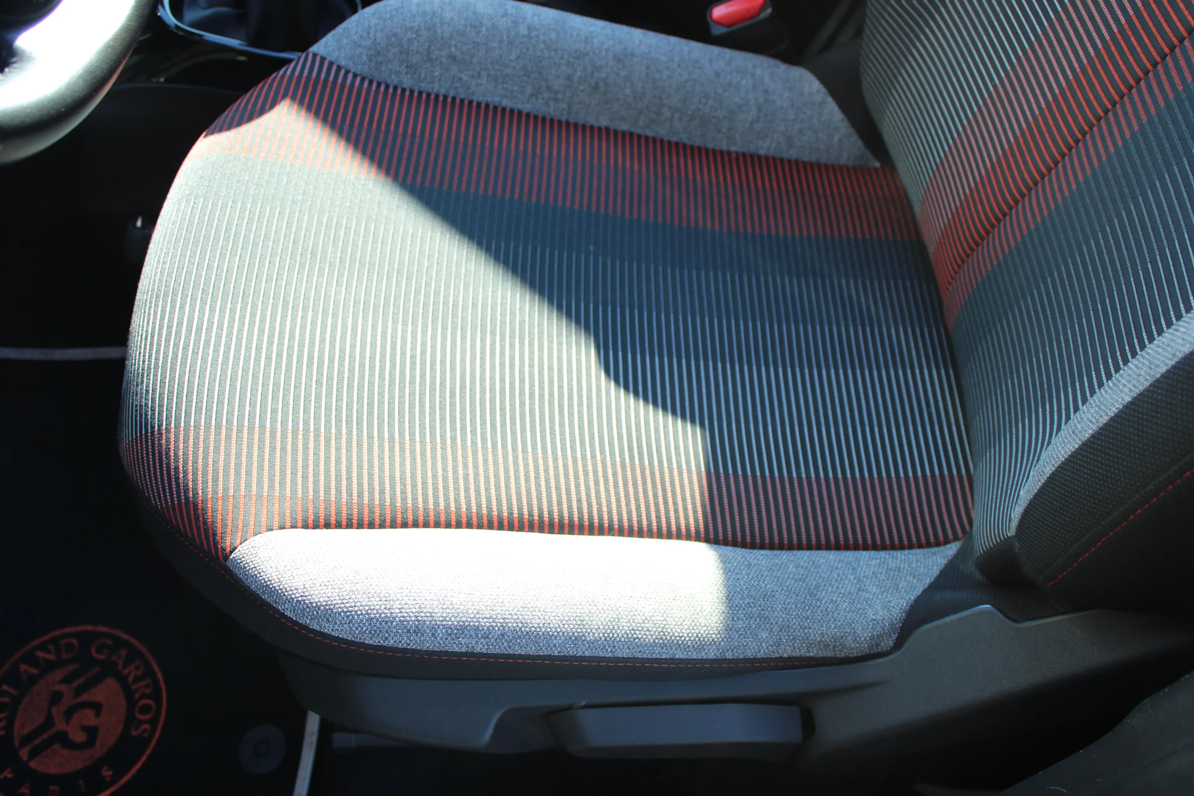 Peugeot 108 1.0 e-VTi Roland Garros TOP! | Navi by app | Apple — photo 21
