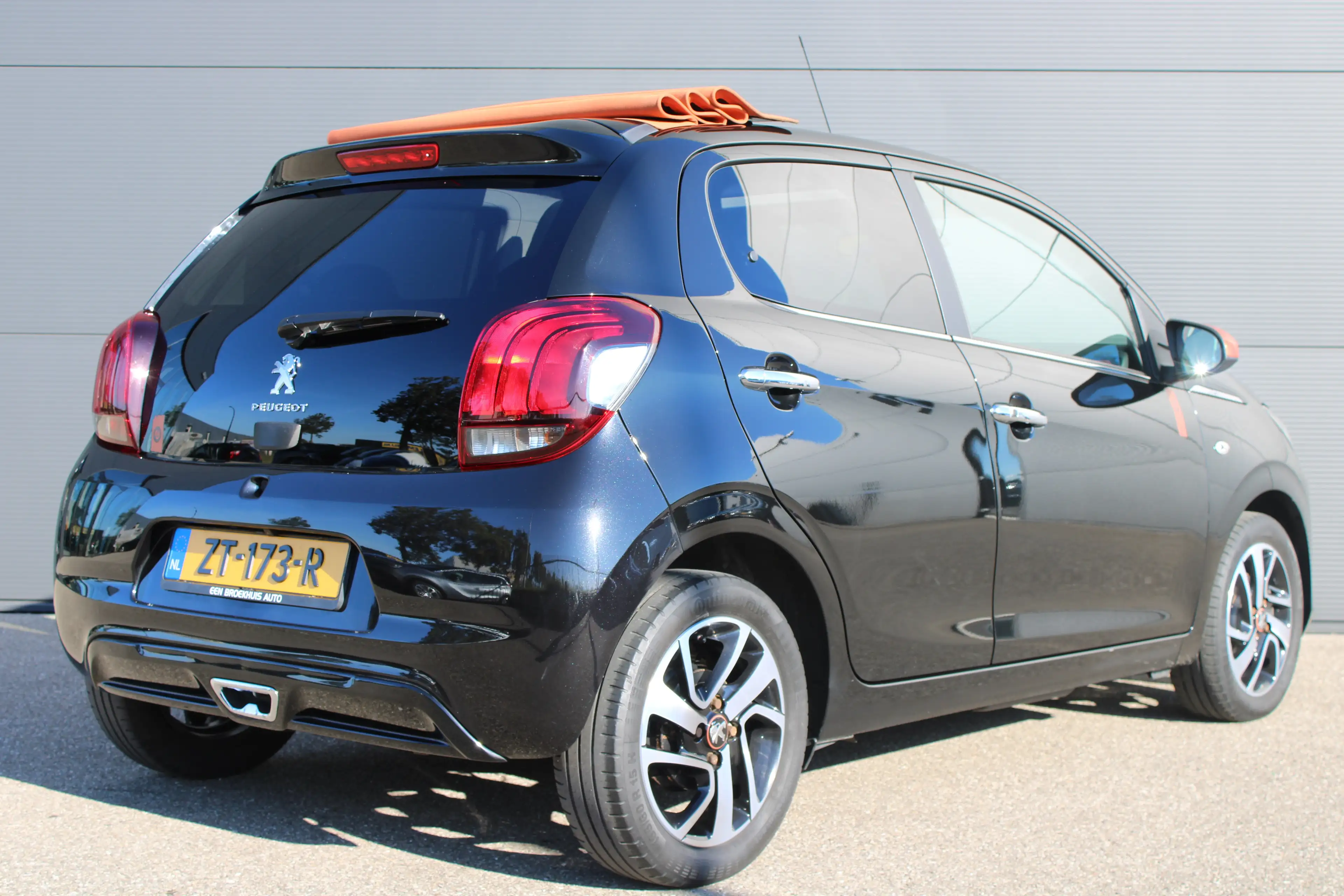 Peugeot 108 1.0 e-VTi Roland Garros TOP! | Navi by app | Apple — photo 2