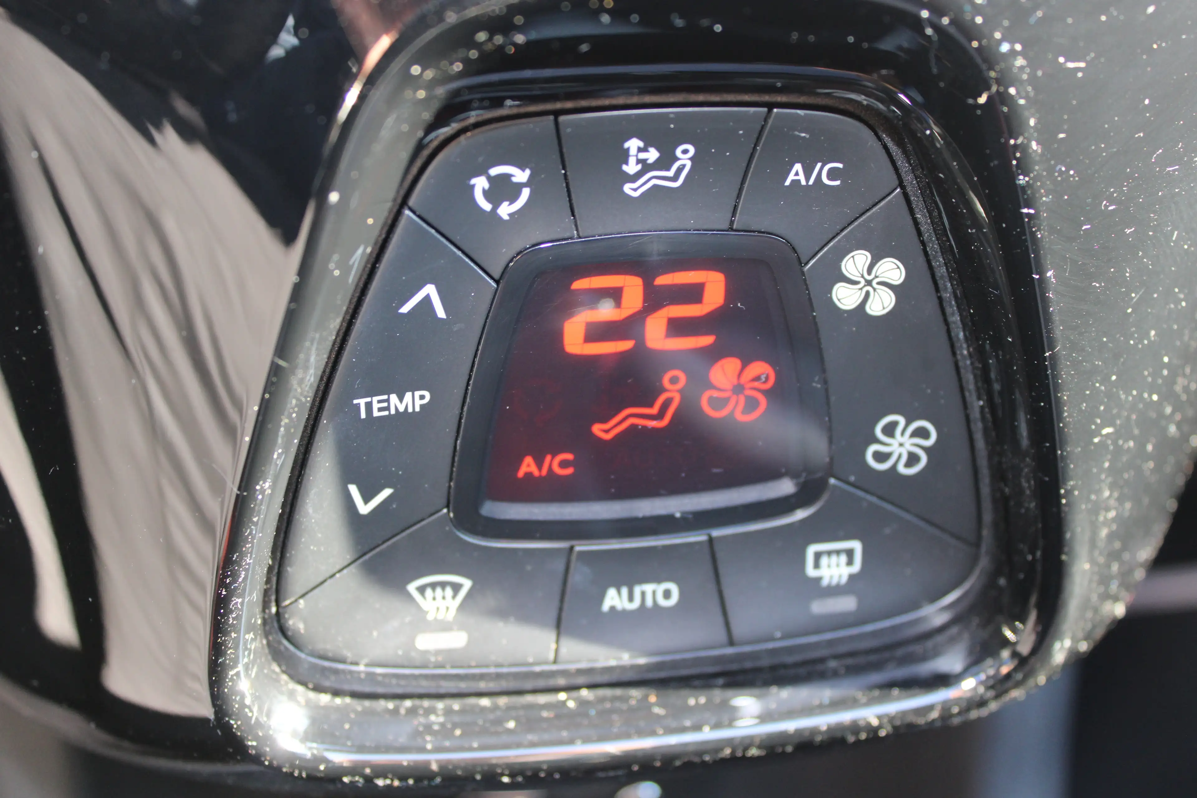 Peugeot 108 1.0 e-VTi Roland Garros TOP! | Navi by app | Apple — photo 29