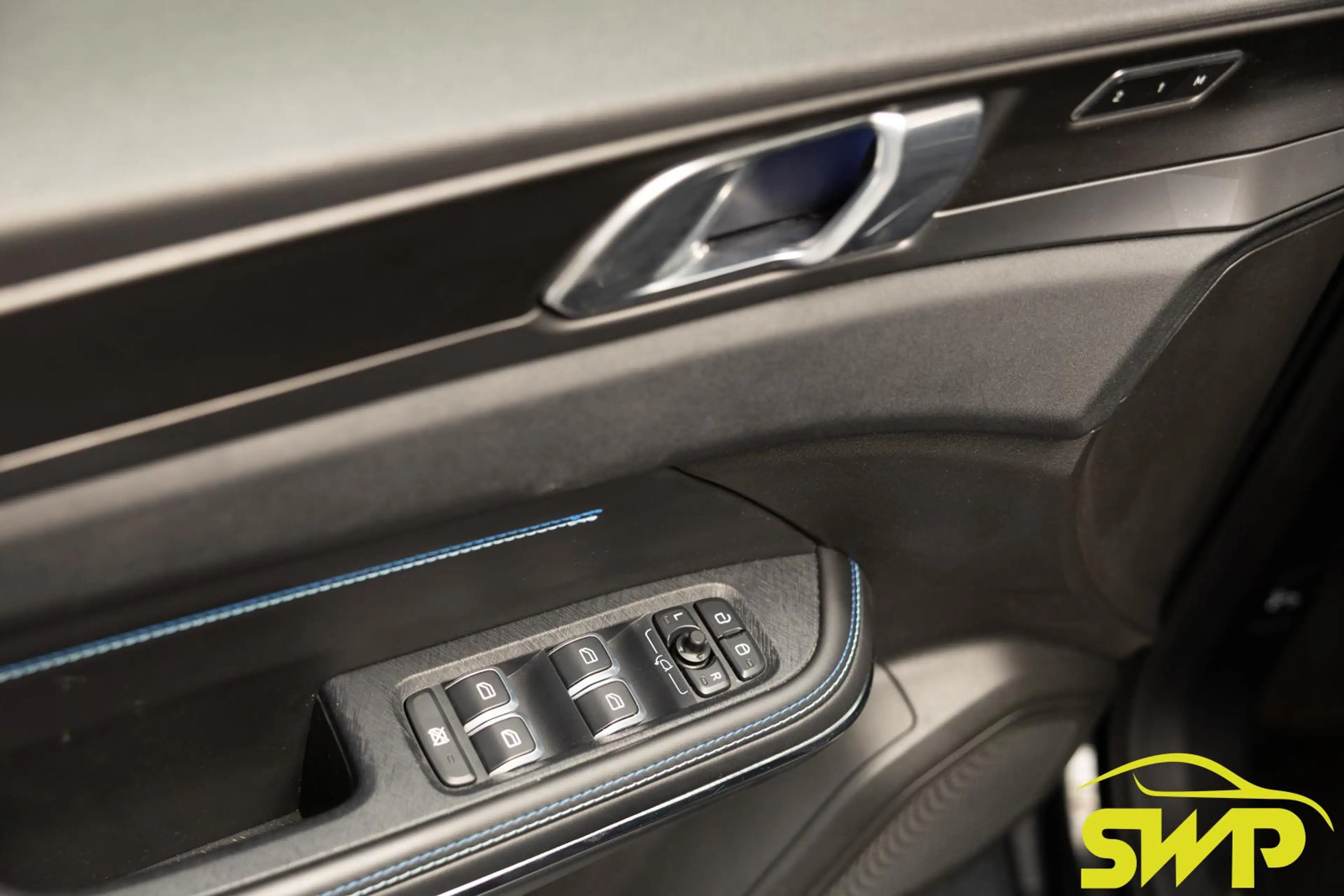Lynk & Co 01 1.5 | PHEV | Zwart | 98.5 % SoH | Pano | 360 | Nav — photo 8