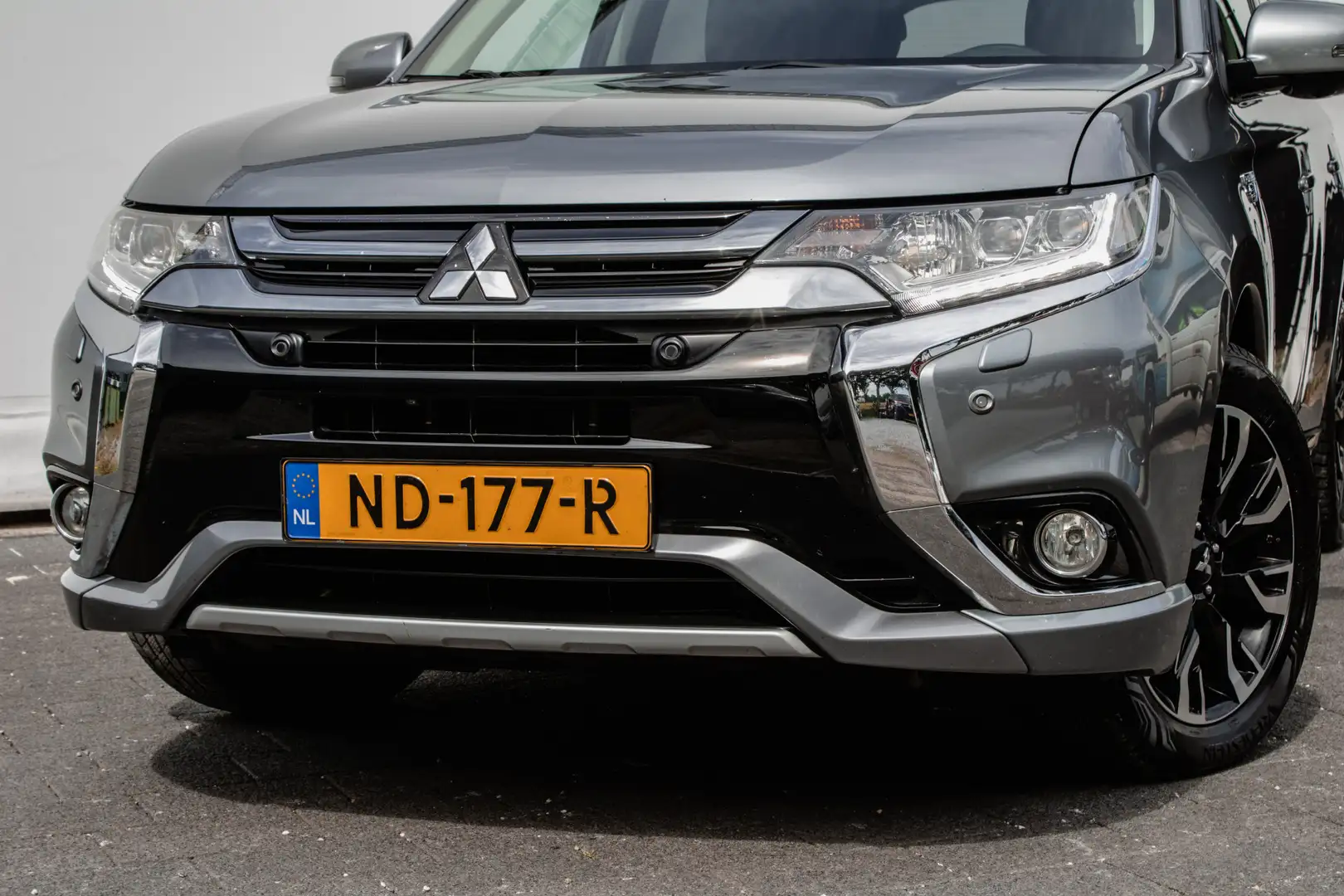 Mitsubishi Outlander 2.0 PHEV instyle Lederen int./ Stuur + stoelverwar Grijs - 2