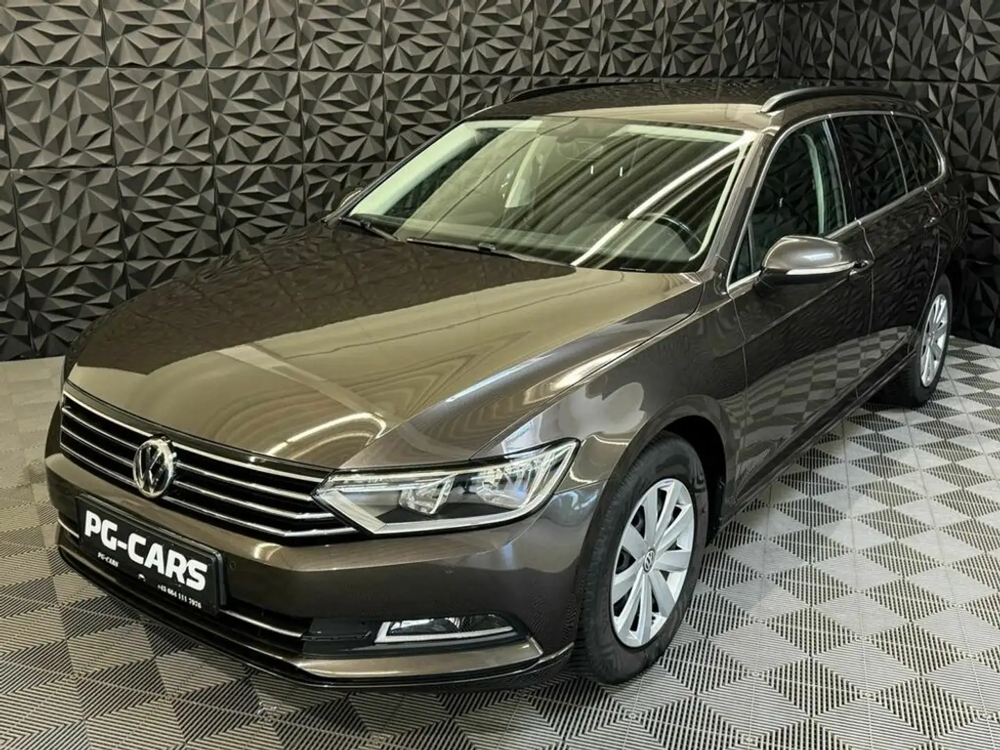 Volkswagen Passat 2.0 TDI Comfortline BlueMotion Braun - 1